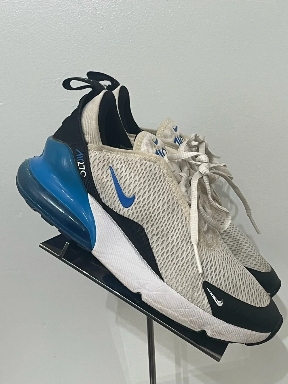 Nike White Mesh & Blue Accent Air Cushion Sneaker Youth Size 3